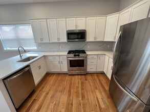 127 Cross St, Unit 6 in Somerville, MA - Building Photo - Building Photo