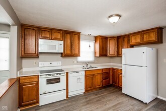 8232 Old Farm Rd in Indianapolis, IN - Building Photo - Building Photo