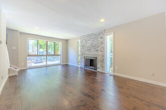6023 Forrest Hollow Ln in West Springfield, VA - Building Photo - Building Photo
