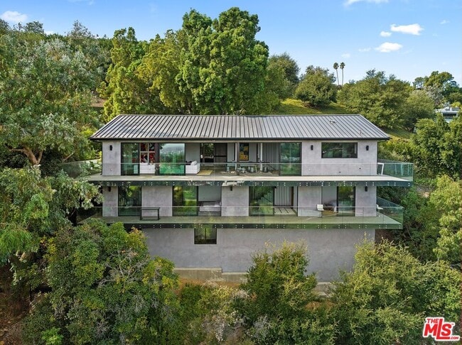 11010 Chalon Rd in Los Angeles, CA - Building Photo - Building Photo