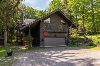 11 Founders Hill Rd in Winhall, VT - Building Photo - Building Photo