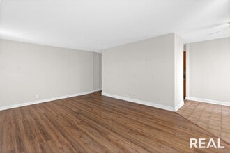 425 Walnut Creek Rd in Lisle, IL - Building Photo - Building Photo