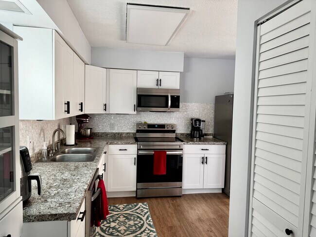2220 Bahia Vista St, Unit G7 in Sarasota, FL - Foto de edificio - Building Photo