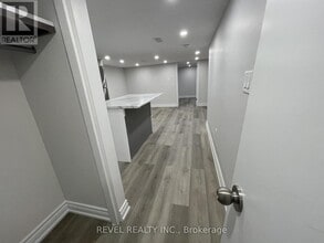 520 Cochrane Rd in Hamilton, ON - Building Photo - Building Photo