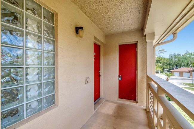 4847 Via Palm Lakes in West Palm Beach, FL - Building Photo - Building Photo