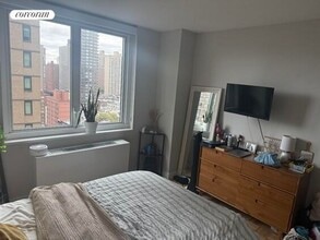 205 E 95th St in New York, NY - Building Photo - Building Photo