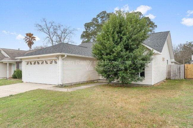 993 John Wayne Cir in Fort Walton Beach, FL - Building Photo - Building Photo