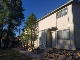 1240 S Lone Tree Rd in Flagstaff, AZ - Building Photo
