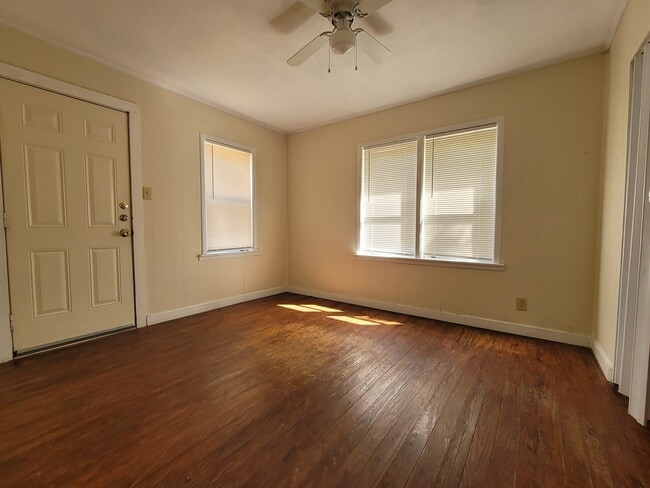 2409 Avenue B in Brownwood, TX - Building Photo - Building Photo