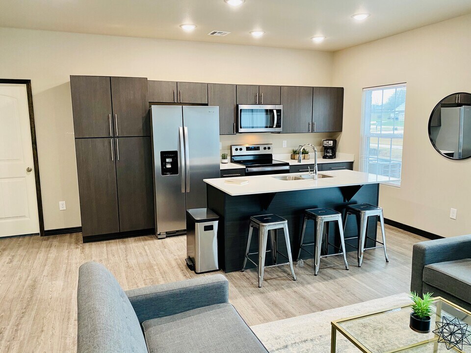 1122 Crosby Dr, Unit 1110 in Carthage, MO - Foto de edificio