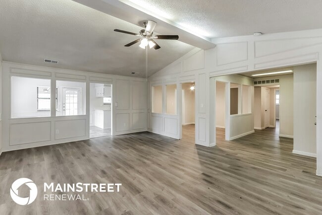 1421 Pine Hill Dr in Garland, TX - Foto de edificio - Building Photo