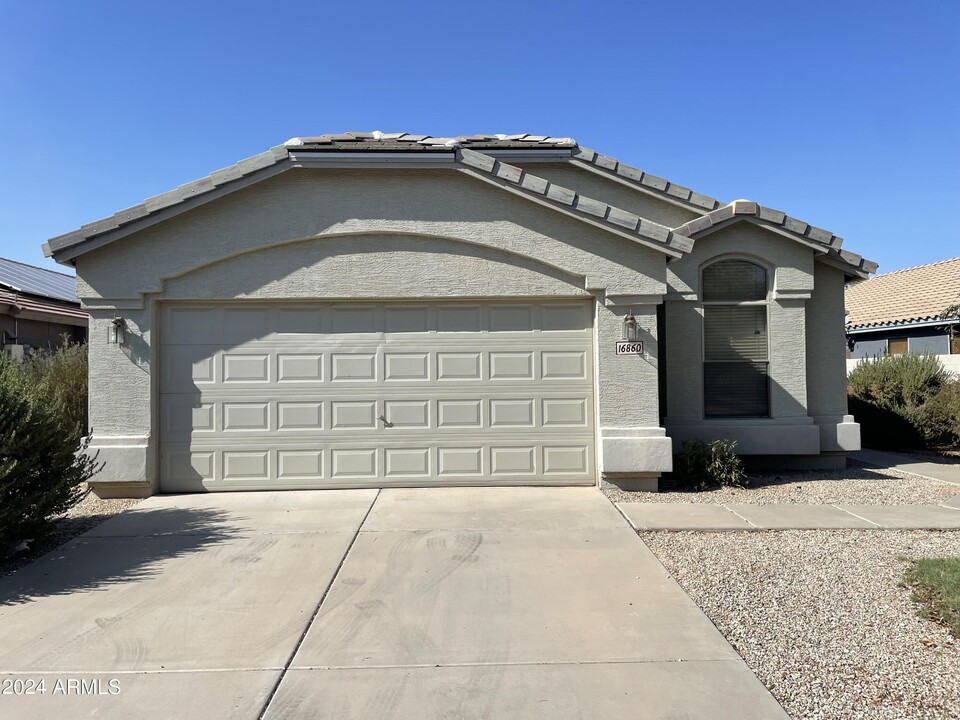 16860 W Taylor St in Goodyear, AZ - Building Photo