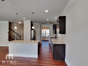 7377 Birchshire Dr in Raleigh, NC - Foto de edificio - Building Photo