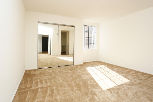 Encino Palms Apartments in Encino, CA - Building Photo - Interior Photo