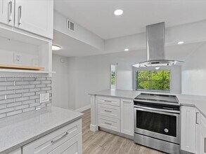 3150 N Palm Aire Dr in Pompano Beach, FL - Building Photo - Building Photo