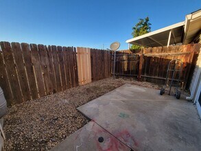 623 North St in Corning, CA - Foto de edificio - Building Photo
