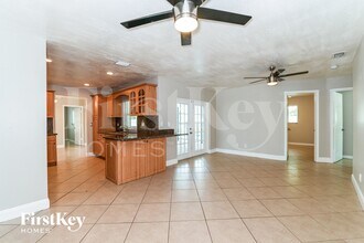 528 SE 17th Ave in Cape Coral, FL - Building Photo - Building Photo