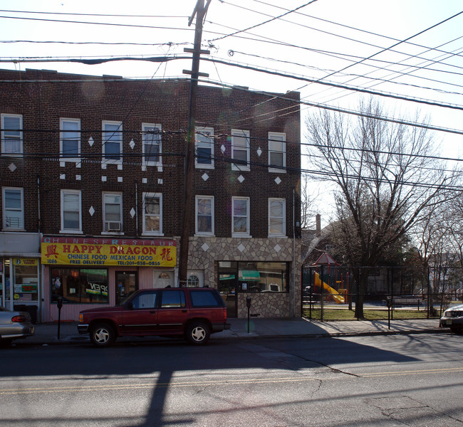 1084 Avenue C in Bayonne, NJ - Building Photo - Building Photo