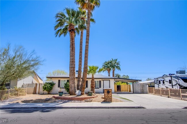 property at 1046 E Hassett Ave