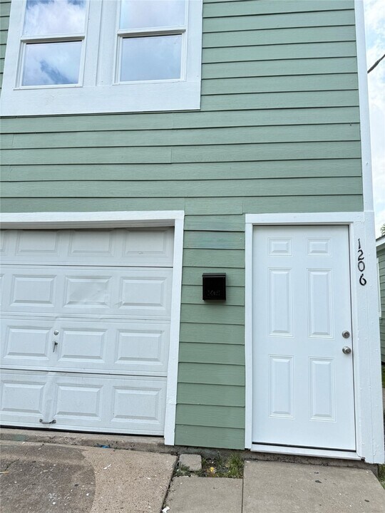 1206 Henninger St in Houston, TX - Building Photo