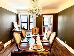 73-20 Austin St in Queens, NY - Building Photo - Building Photo