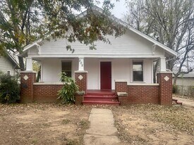 208 S College Ave in Tulsa, OK - Building Photo