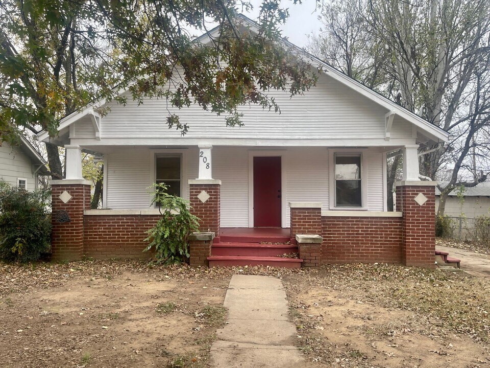 208 S College Ave in Tulsa, OK - Building Photo