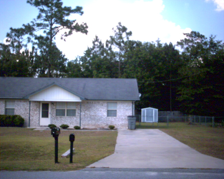 83 Sabreena Cir in Hinesville, GA - Building Photo