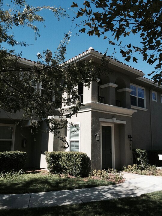 27352 Oaktree Pl in Santa Clarita, CA - Building Photo