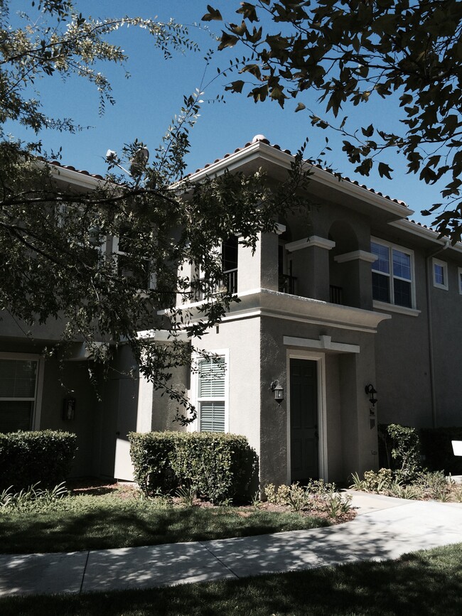property at 27352 Oaktree Pl