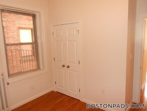 33 Edgerly Rd in Boston, MA - Foto de edificio - Building Photo