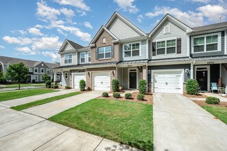 6838 Harris Bay Rd in Charlotte, NC - Building Photo - Building Photo