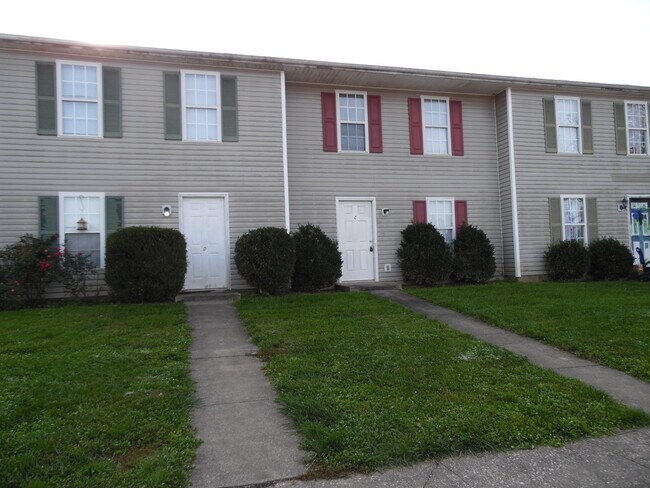 925 Altamont Ct in Versailles, KY - Building Photo - Building Photo