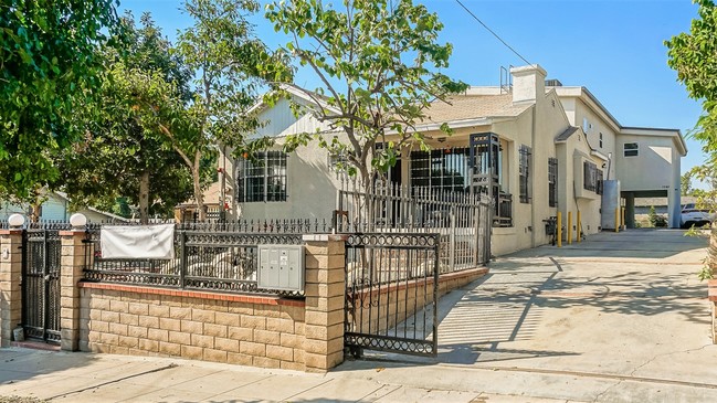 House & Newly Built Triplex Near Keck USC