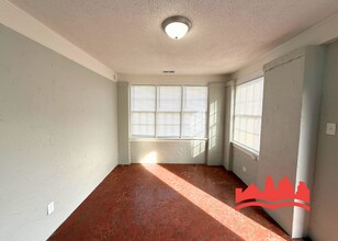 2244 Cypress Cir in Memphis, TN - Foto de edificio - Building Photo