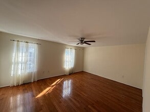 29 Lafayette Ct in North Brunswick, NJ - Foto de edificio - Building Photo