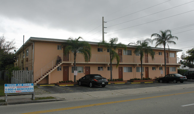 Tiffany Apartments in Hollywood, FL - Building Photo - Building Photo