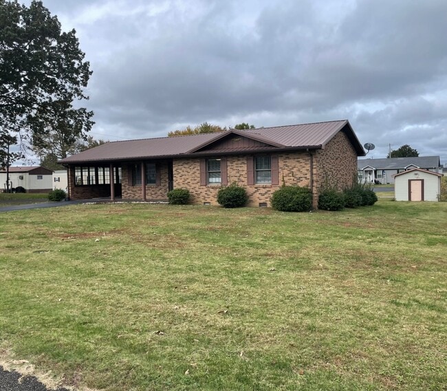 10 Holland Ct in Russell Springs, KY - Building Photo - Building Photo