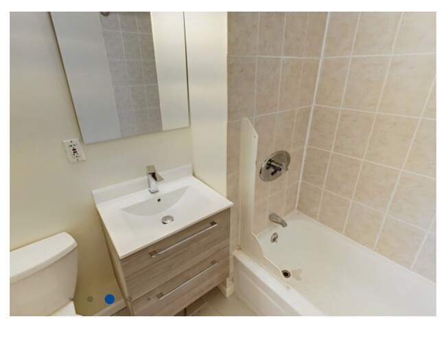 86 Hammond St, Unit 4 in Boston, MA - Foto de edificio - Building Photo