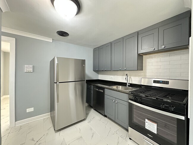 2754 W North Shore Ave in Chicago, IL - Building Photo - Building Photo