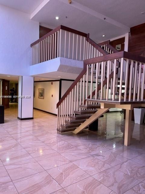 17890 W Dixie Hwy in North Miami Beach, FL - Building Photo - Building Photo