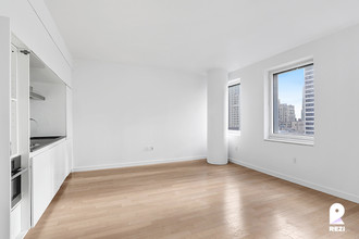 70 W 45th St in New York, NY - Building Photo - Building Photo