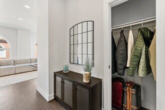 635 Slaters Ln, Unit #405 in Alexandria, VA - Building Photo - Building Photo