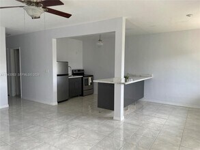 455 Golden Isles Dr in Hallandale Beach, FL - Building Photo - Building Photo