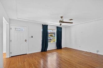 5442 San Onofre Terrace in San Diego, CA - Foto de edificio - Building Photo