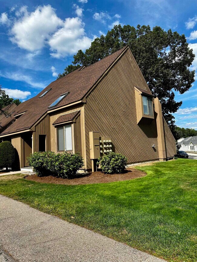1 Webster Ct in Merrimack, NH - Building Photo - Building Photo
