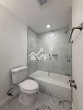 6702 Bayport in San Antonio, TX - Foto de edificio - Building Photo