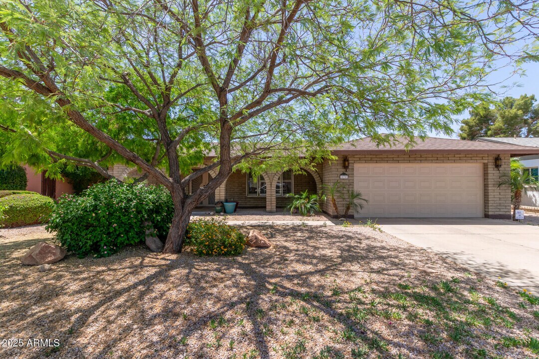 1875 E Auburn Dr in Tempe, AZ - Foto de edificio