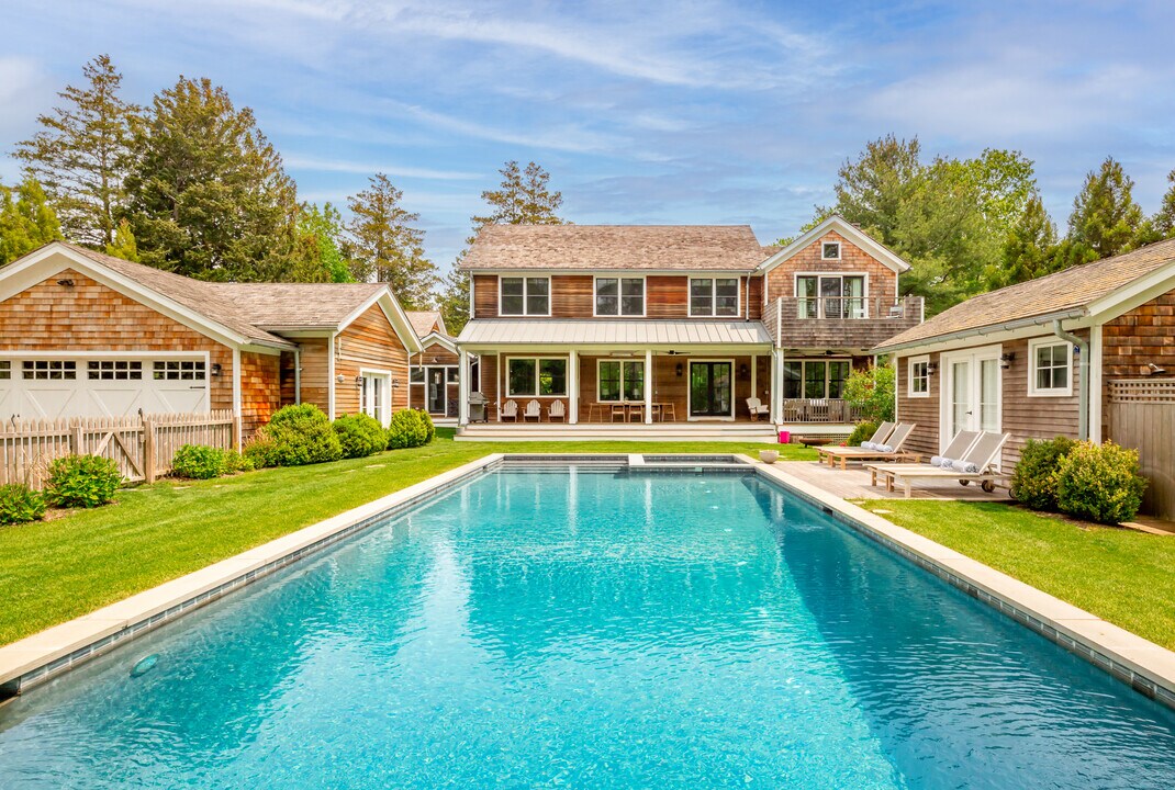 268 Madison St in Sag Harbor, NY - Building Photo