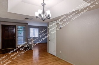 8271 N Oracle Rd in Tucson, AZ - Building Photo - Building Photo